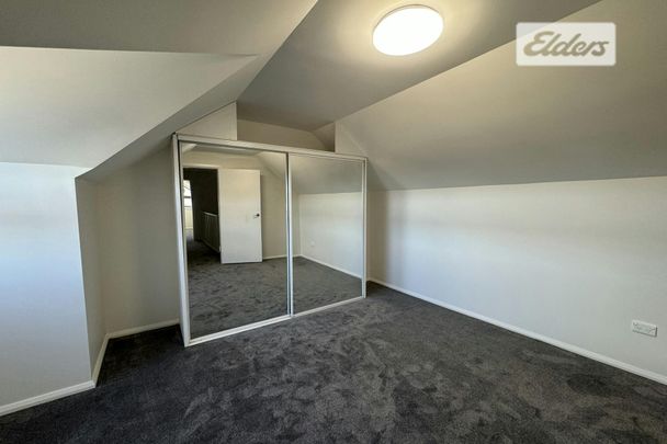 MODERN TOWNHOUSE - Photo 1