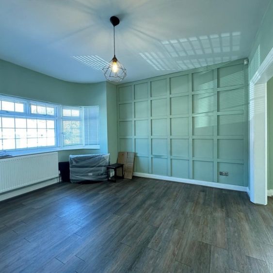 Kinloch Drive, NW9 - Photo 1