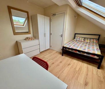 10 Bed Terraced House, Pomona St, S11 - Photo 3