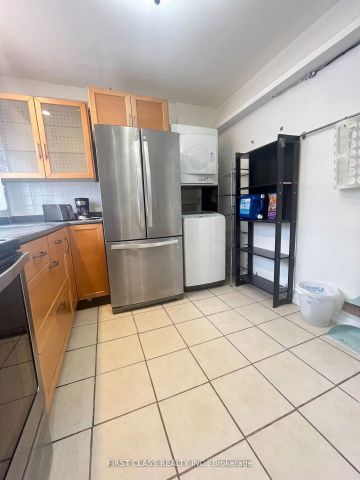 Detached Home For Lease | N9236747 - Photo 2