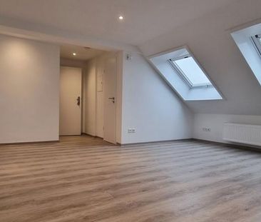 Modernes, helles sowie gemütliches Dachgeschoss mit 2 Zimmern, Küch... - Photo 1