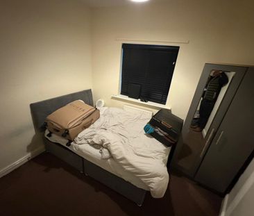 2 bed Apartment - To Let - Photo 3