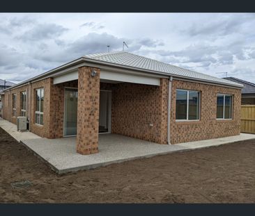 25 Evergreen Street, Armstrong Creek, Vic 3217 - Photo 2