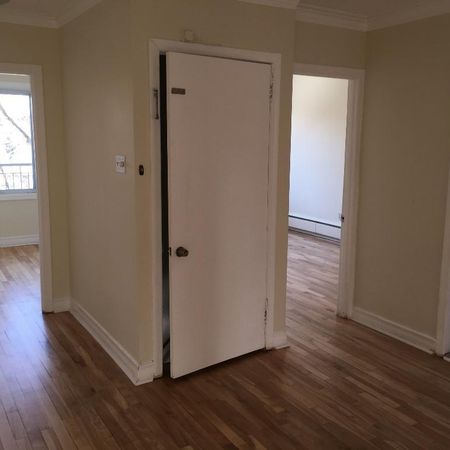 6 1/2 Upper Duplex, Very Conveniently Located in Ville St. Laurent - Photo 4