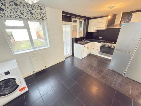 3 bedroom terraced house to rent - Photo 3