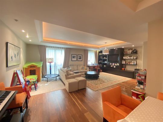 3 bed apartment to rent in Lancelot Place, Knightsbridge, SW7 - Photo 1