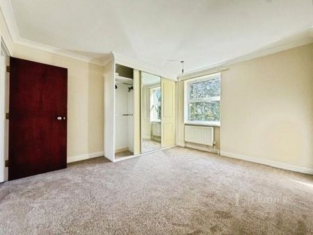 3 bedroom flat to rent - Photo 3