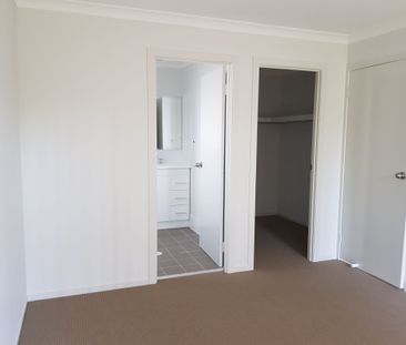 Duplex in Batehaven - Photo 3