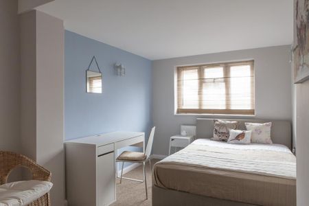 6 bedroom detached house to rent - Photo 5