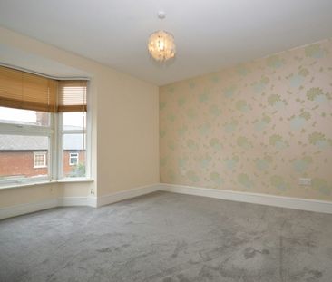 Terraced House to rent on - Photo 4