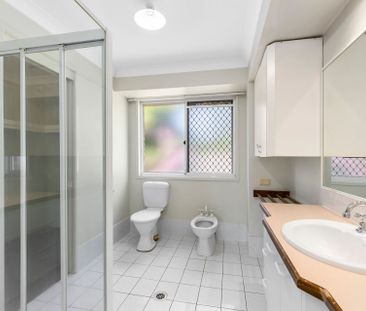 Spacious Family Home in Prime Helensvale Location - Perfect for Modern Living! - Photo 6