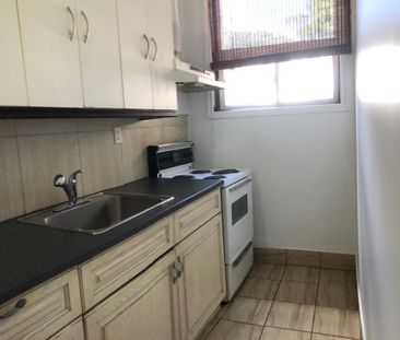 For Lease - 1272 Danforth Avenue Unit# Main, Toronto, Ontario - Photo 3