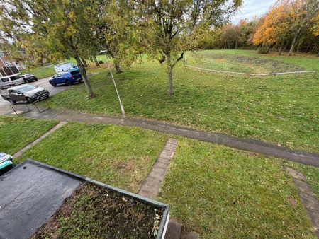 2 bedroom maisonette to rent - Photo 2