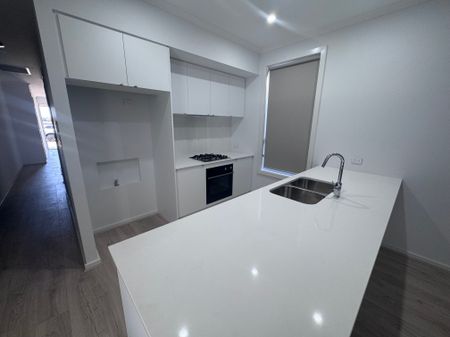 Stunning Brand New 3-Bedroom Home in Angle Vale - A Perfect Family Haven! - Photo 4