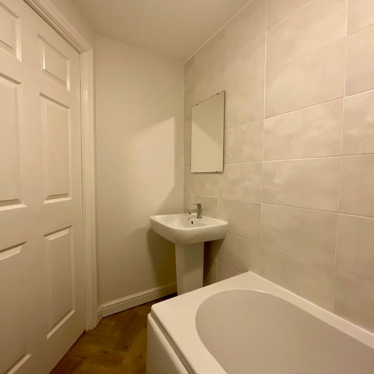2 bedroom Flat to let - Photo 1