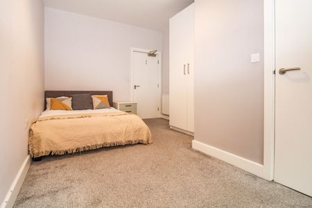 BILLS INCLUDED – Clarendon Road, City Centre, Leeds, LS2 - Photo 4