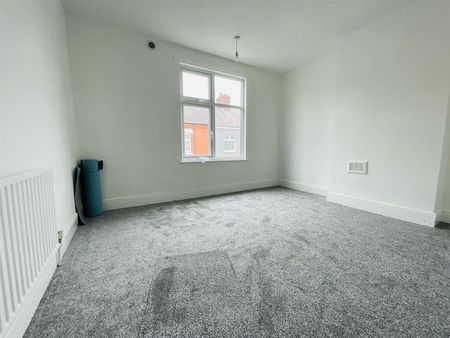 2 Bed House - mid terrace - Photo 5