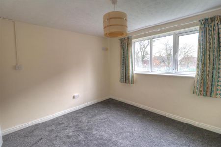 3 bedroom flat to rent - Photo 2