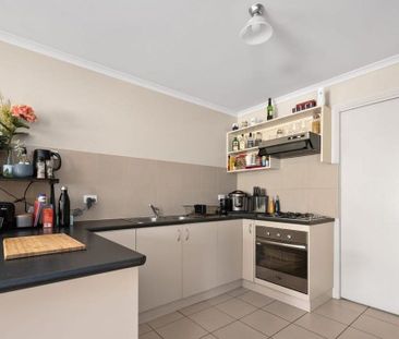 STUNNING & QUIET TOWNHOUSE IN THURGOONA - Photo 6