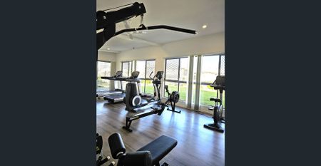 AVAILABLE 1/04/26- 3 BED 2 BATH TOWNHOUSE WITH DUCTED AIR - Photo 3