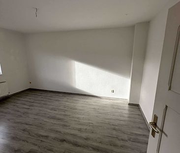 Gut geschnittene 2-Raum-Wohnung mit Wannenbad und Fenster, Keller, PKW-Stellplatz - Foto 5