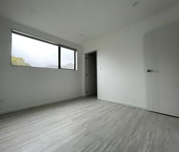 Stylish new home with a big lounge and kitchen - Photo 1