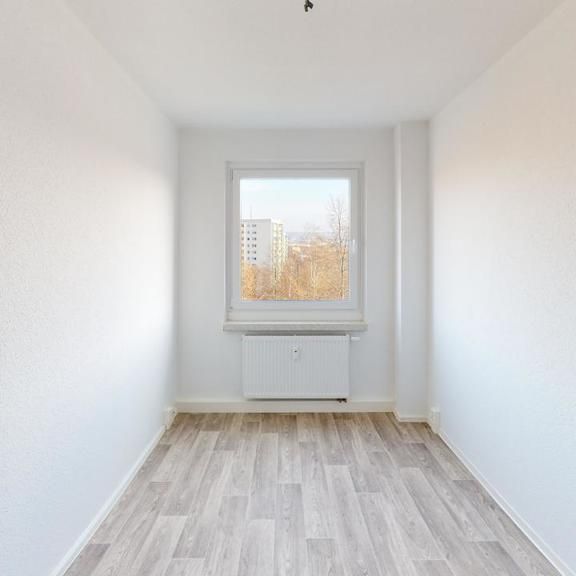 Neu modernisierte 4-Raum-Wohnung mit Balkon - Foto 1