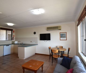 FULLY FURNISHED IN CBD! - Photo 6