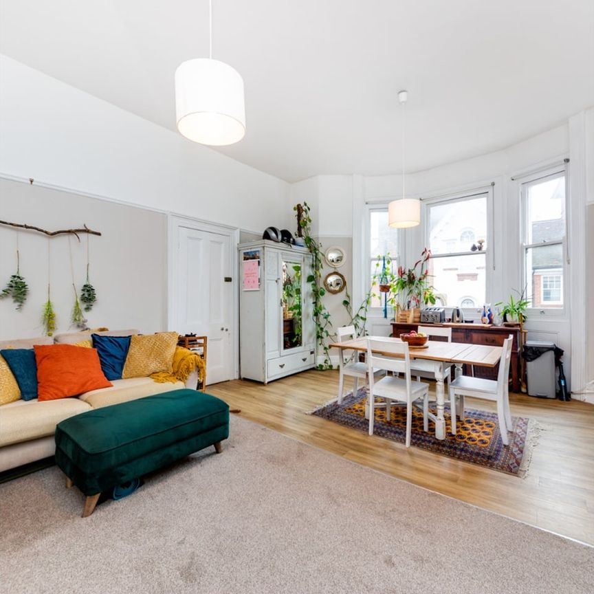 2 Bed Flat, Vernon Terrace, BN1 - Photo 1