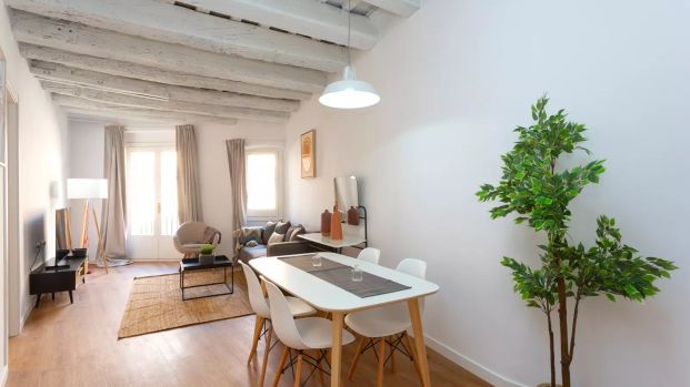 2-bedroom apartment for rent in El Gòtic, all bills included - Photo 1