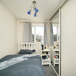 1 bedroom Property to rent - Photo 2