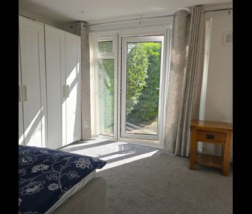 Room in a Shared House, Kingsdown Avenue, CR2 - Photo 3