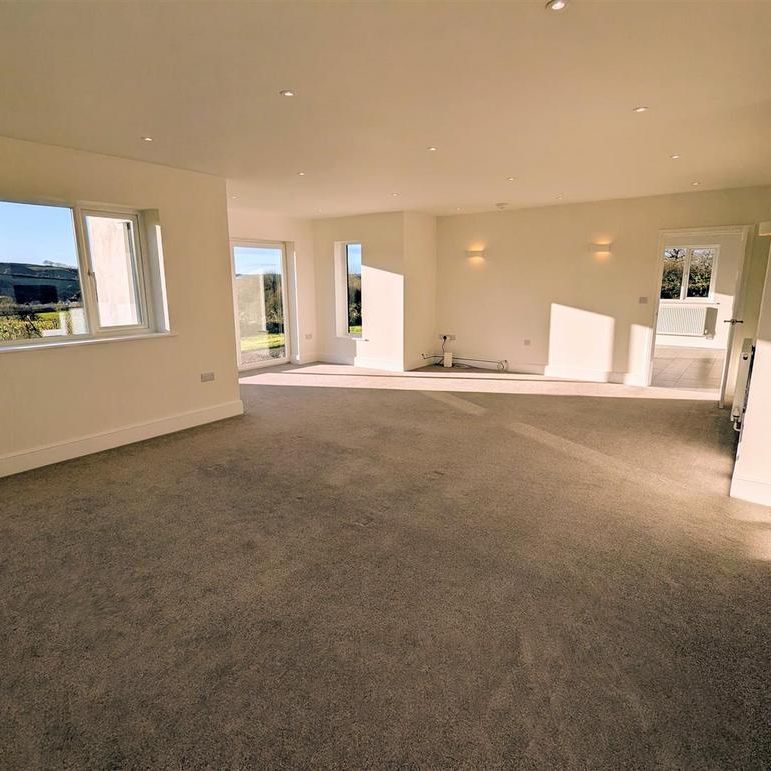 5 bedroom detached house to rent - Photo 1