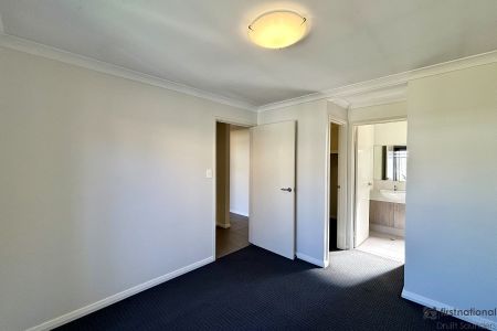 Modern & Secure Home in Great Location HOME OPEN WEDNESDAY 26 AUGUST AT 9.30AM SHARP! - Photo 2