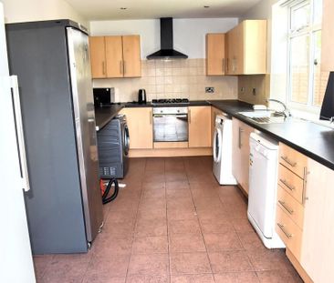 1 bedroom in a house share to rent - Photo 4