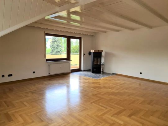 Schöne, helle 3-Zi-Wohnung mit Specksteinofen und großem Balkon - Photo 1