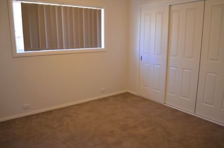 Close to town and schools - Photo 3