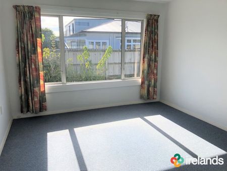 Spacious Tidy One Double Bedroom Rear Unit - Photo 4