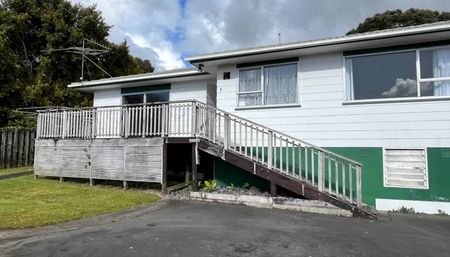 SUNNY 3 BEDROOM HOME - Photo 3