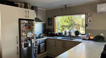 Lovely Tidy - 3 Bedroom Home - Photo 4