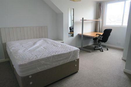 Longmead Avenue, Bristol - Photo 3