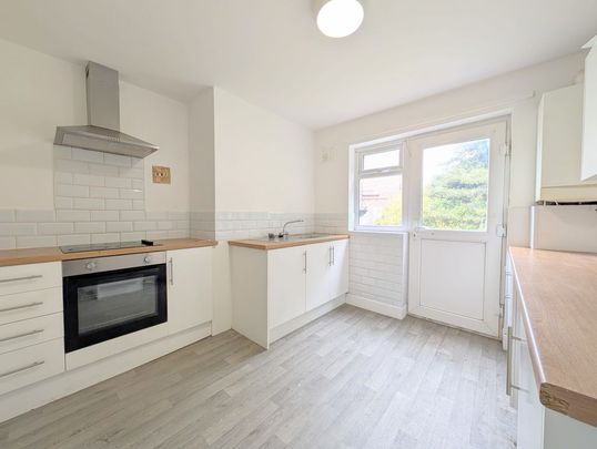To Let – Warren Court, Westcliffe Road, Birkdale – Two Double Bedroom Apartment - Photo 1
