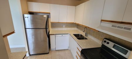For Lease - 2000 Jasmine Crescent Unit# 1214, Beacon Hill North - South and Area, Ontario - Photo 4