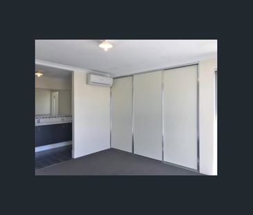 Freshly Painted & New Carpets - Photo 1