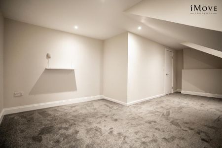 3 bedroom flat to rent - Photo 4