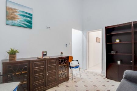 Bright exterior room with balcony in Plaza Mayor - Photo 4