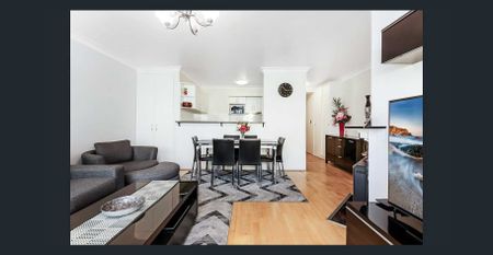 Spacious split level penthouse apartment in Kogarah CBD - Photo 3