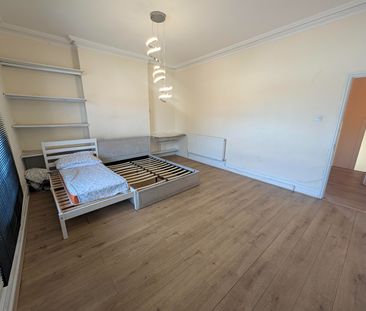 2 Bed Flat, Melton Road, LE4 - Photo 2