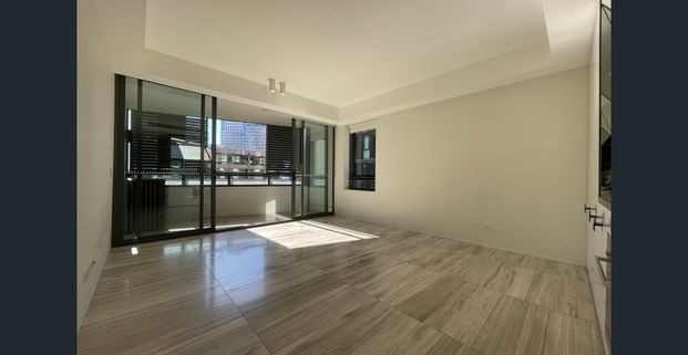 "THE QUAY" SPACIOUS 1 BEDROOM APARTMENT - Photo 1