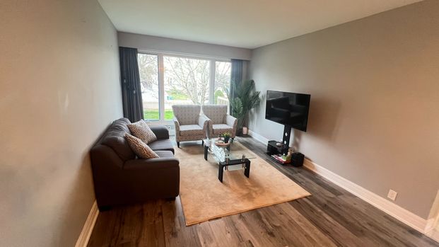 For Lease - 301 Browndale Crescent Unit# Main, Richmond Hill, Ontario - Photo 1